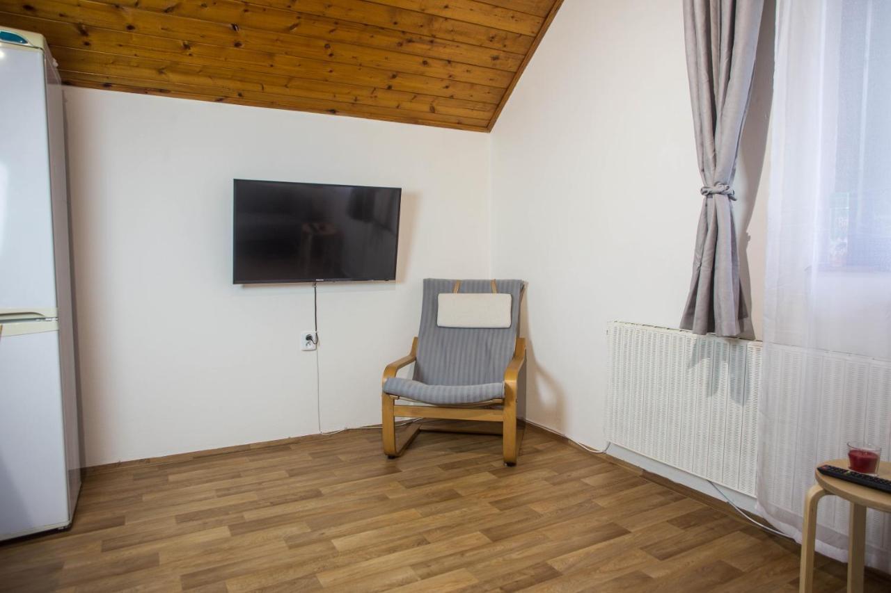 Apartmany Ve Mlejne Cachrov Exterior photo